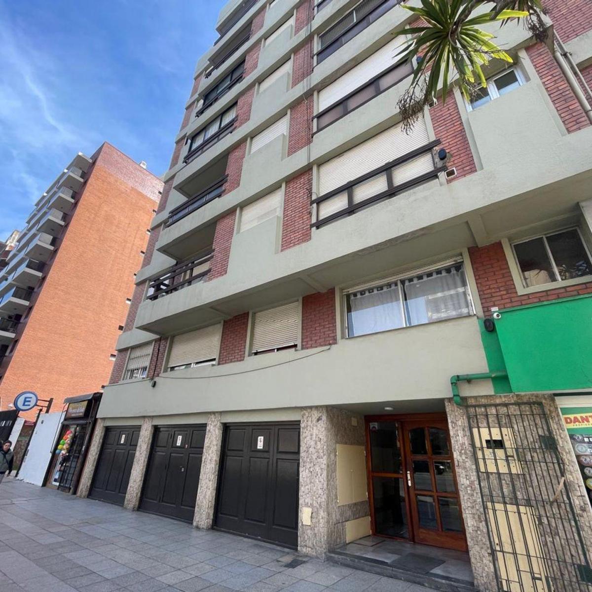 departamento 2 ambientes en venta sobre avenida independencia, la perla