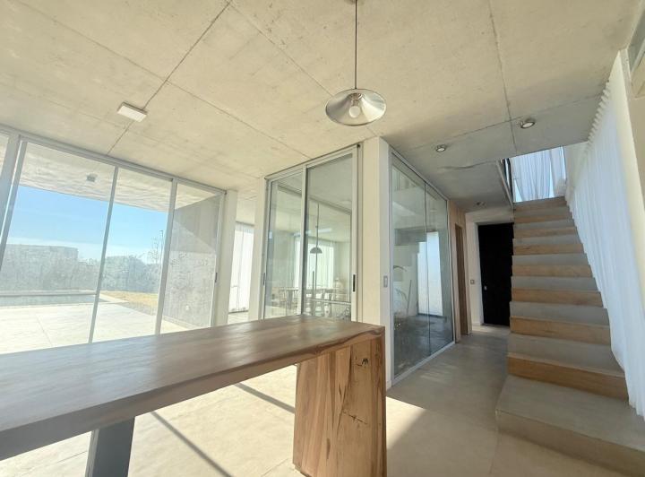 Casa · 280m² · 5 Ambientes · 4 Cocheras