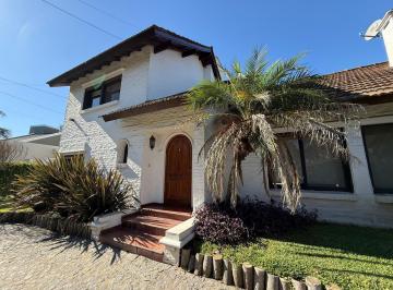 Casa · 171m² · 5 Ambientes · 6 Cocheras · Casa en Venta Apto Credito 5 Amb en C. C. champagnat