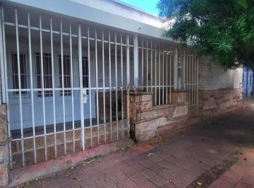 Casa · 145m² · 3 Ambientes · 1 Cochera · Oportunidad en Alto Alberdi: Casa 2 Dorm. con Lote de 325 m²