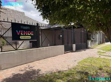 Casa · 85m² · 4 Ambientes · 1 Cochera · Casa Venta 4 Amb Fondo y Parrilla en Temperley Este