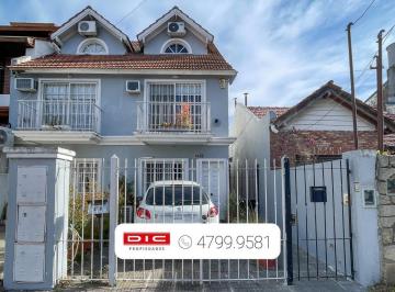 Casa · 110m² · 5 Ambientes · 1 Cochera · Triplex en Alquiler Olivos