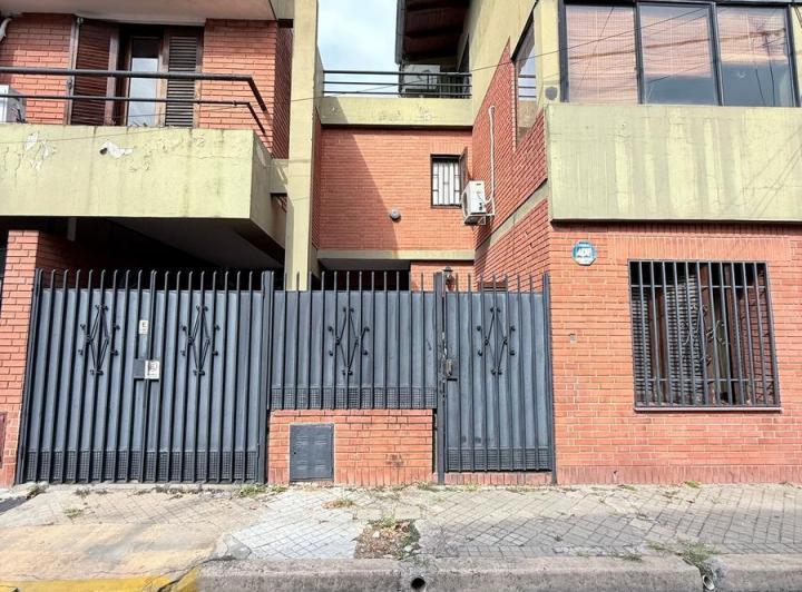 Casa · 169m² · 8 Ambientes · 1 Cochera