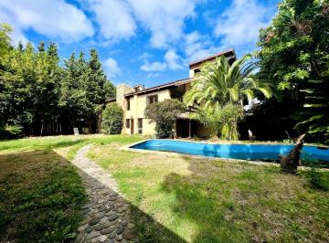 Casa · 720m² · 8 Ambientes · 5 Cocheras · Casa en Alquiler, con 5 Dorm. y Gran Jardín - Martínez, San Isidro