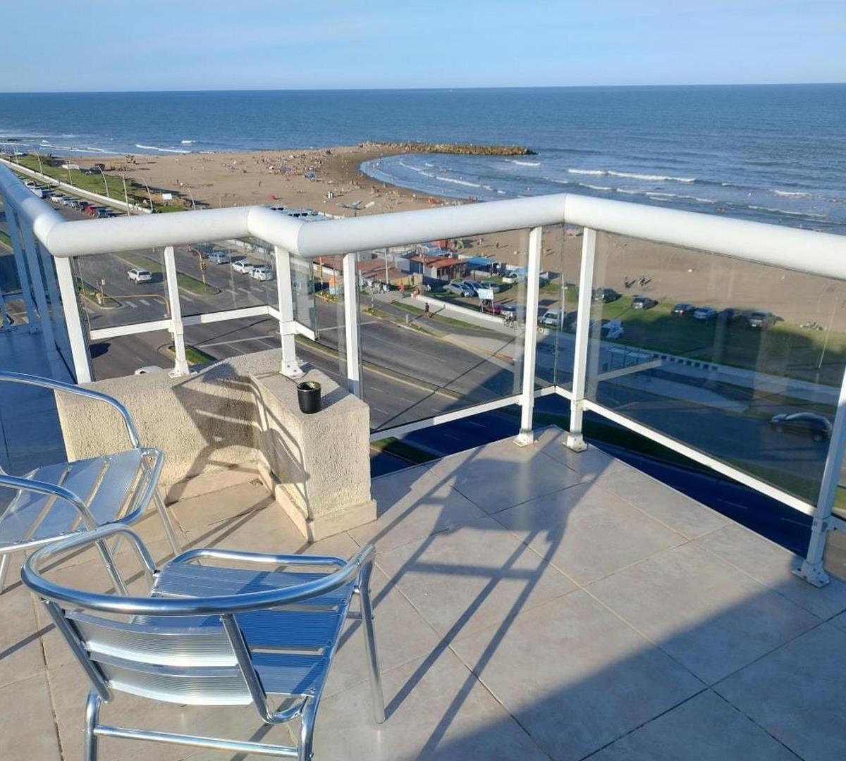 Departamento 3 ambientes Y medio con terraza propia, cochera Y vista panorámica al mar