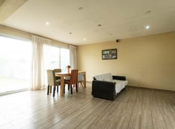 Casa · 98m² · 4 Ambientes · 2 Cocheras · Casa en Venta en Villa Elisa