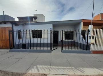 Casa de 5 ambientes, Rodeo de la Cruz · Casa en Alquiler C/ Cochera en Rodeo de La Cruz