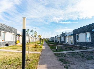 Casa · 58m² · 3 Ambientes · 1 Cochera · Venta Casas 2 Dorm. La Falda Etapa II, Cipolletti