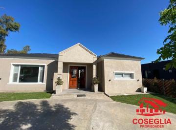 Quinta vacacional · 160m² · 4 Ambientes · Casa Quinta en Alquiler en Santa Lucia, Pilar del Este, Pilar