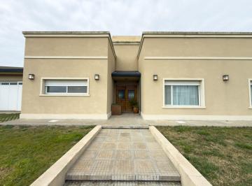 Casa · 217m² · 5 Ambientes · 1 Cochera · Venta Casa Zona en Crecimiento - Olavarria