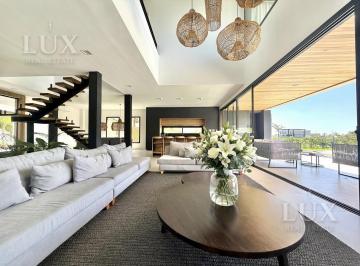 Casa · 316m² · 6 Ambientes · 3 Cocheras · Casa en Venta a La Laguna en Costas Puertos del Lago