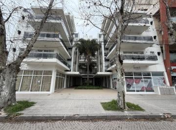 Departamento · 54m² · 3 Ambientes · 1 Cochera · Departamento Roca Boulebard A3 Cuadras de La Plaza Principal