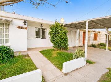 PH · 70m² · 4 Ambientes · 2 Cocheras · Casa PH Ingreso Controlado: 3 Dorm. con Pileta y Cochera Doble – Argüello