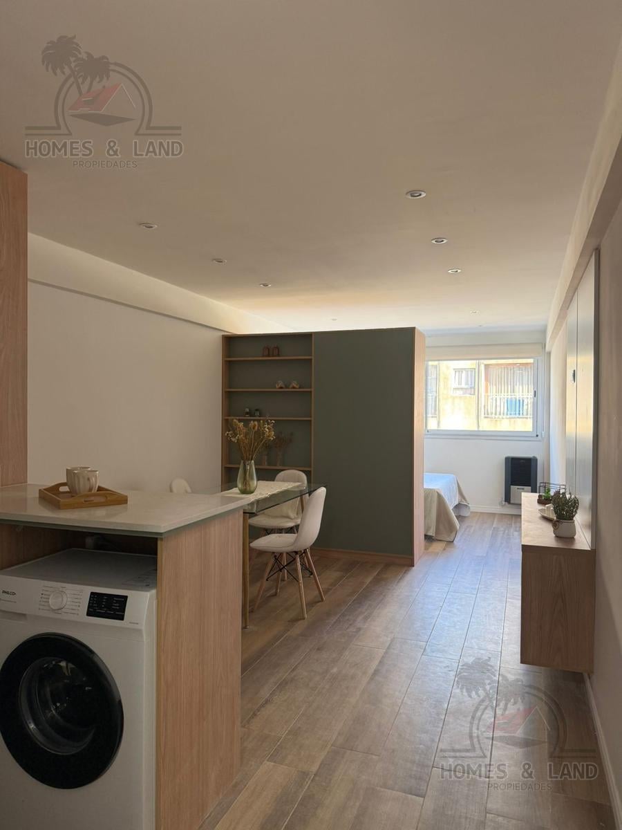 Departamento reciclado de un ambiente-Ubicado en Córdoba entre Moreno y Belgrabno Piso 8
