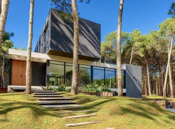 Casa · 296m² · 8 Ambientes · 4 Cocheras · Venta Casa en Brisas, Villarobles