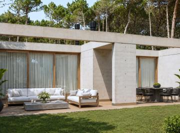 Casa · 205m² · 6 Ambientes · 2 Cocheras · Venta Casa en Albatros, Villarobles