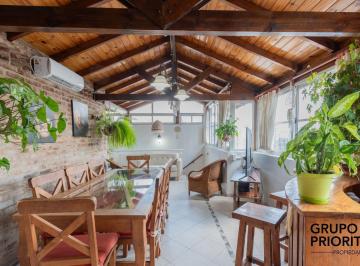 Departamento · 95m² · 4 Ambientes · 1 Cochera · Penthouse en Venta en Boedo con Cochera Fija y Quincho