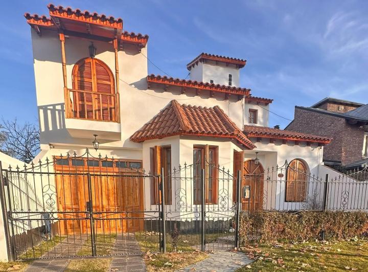 Casa · 170m² · 5 Ambientes · 1 Cochera