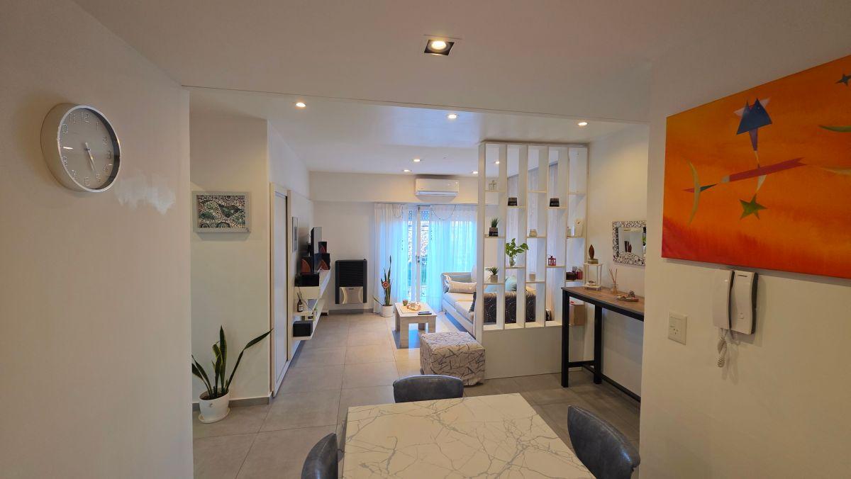 En venta ph de 3 ambientes con patio y balcón. Reciclado.