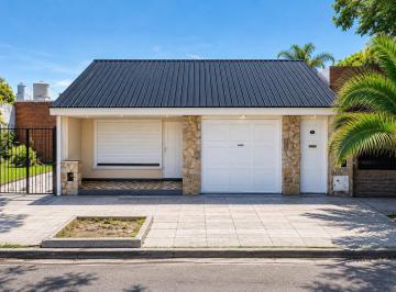 PH · 145m² · 4 Ambientes · 1 Cochera · PH Recilado Apto Credito en La Perla