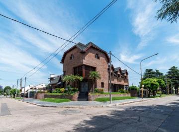 Casa de 6 ambientes, Quilmes · Importante Inmueble en Barrio Los Cedros Urrestarazu Esquina Luis Agote