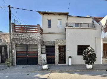 Casa · 165m² · 6 Ambientes · 1 Cochera · Venta/ Permuta: Casa Compuesta de 2 Unidades Funcionales con Pileta - Cañada de Gómez