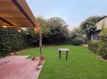 Casa · 199m² · 4 Ambientes · 1 Cochera · Casa en Venta Los Hornos 3 Dorm. Jardin