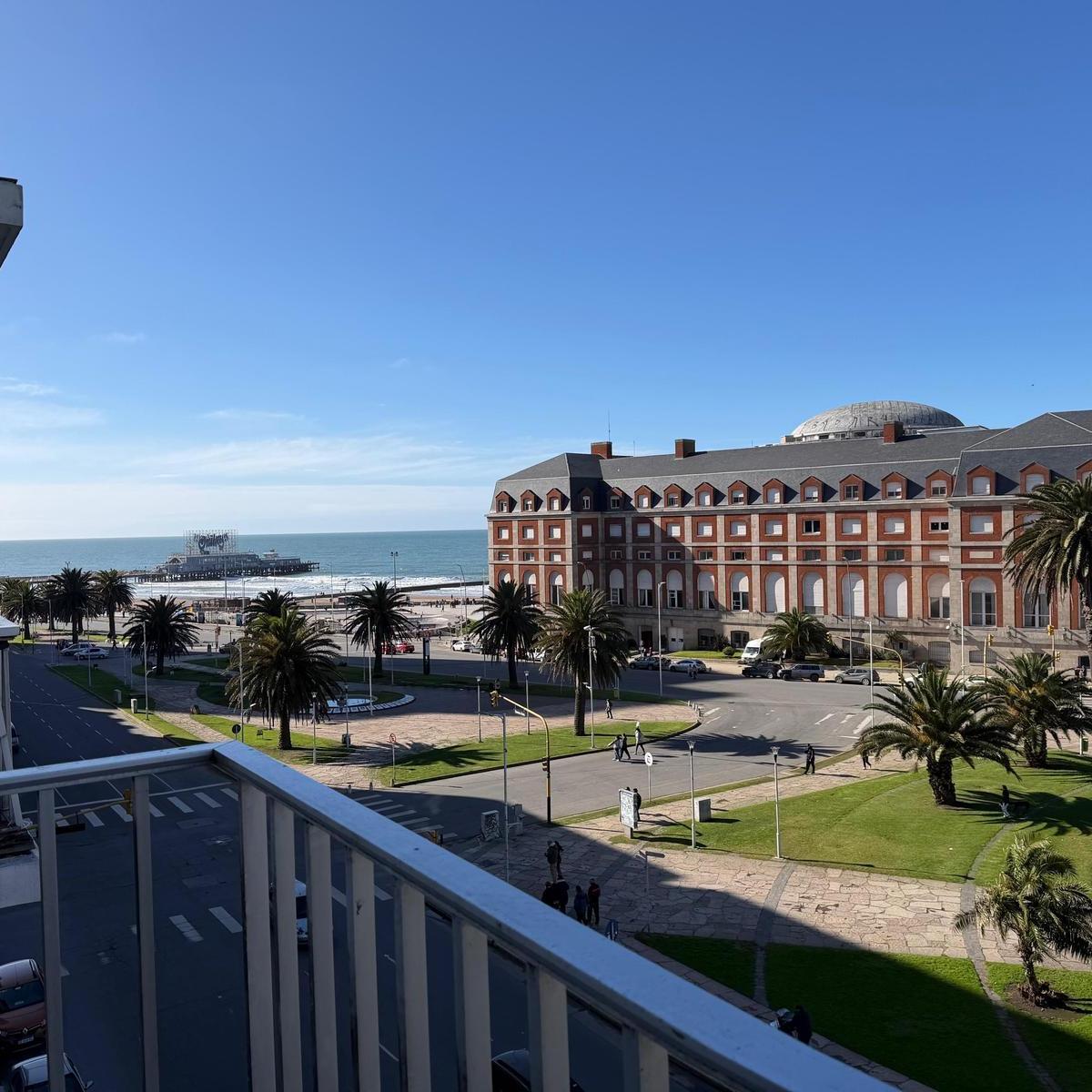 Depto 3 amb, 69m² con cochera y vista — Plaza Colón