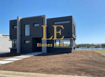 Casa · 220m² · 5 Ambientes · 3 Cocheras · Venta Casa a Laguna en San Sebastian, Pilar