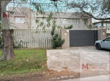 Casa · 176m² · 7 Ambientes · 4 Cocheras · Casa en City Bell