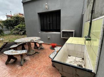 Casa · 213m² · 5 Ambientes · Casa con Dos PH en un Mismo Lote, Villa Lugano