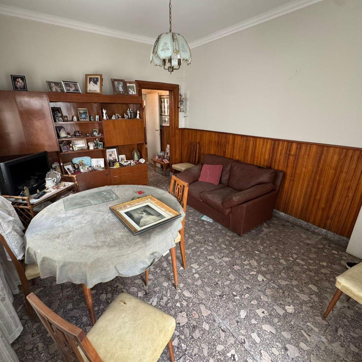 Ph independiente 3 ambientes en venta con patio a reciclar