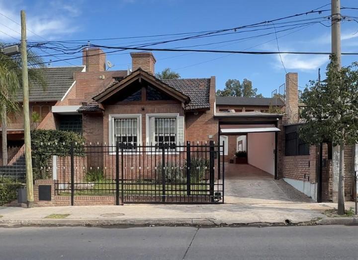 Casa · 181m² · 6 Ambientes · 2 Cocheras