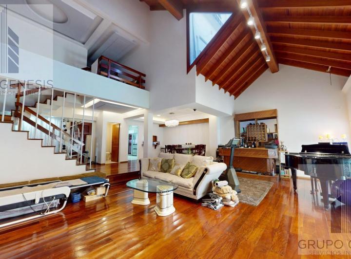 Casa · 315m² · 7 Ambientes · 5 Cocheras