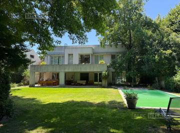 Casa · 431m² · 4 Ambientes · 5 Cocheras · Casa Moderna en Venta en Las Lomas - Jockey, San Isidro