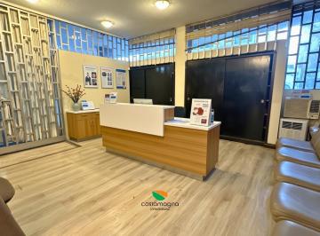 Oficina comercial · 258m² · 8 Ambientes · 1 Cochera · Centro|oficina Flexible 6 Privados, Patios de Luz y Cochera