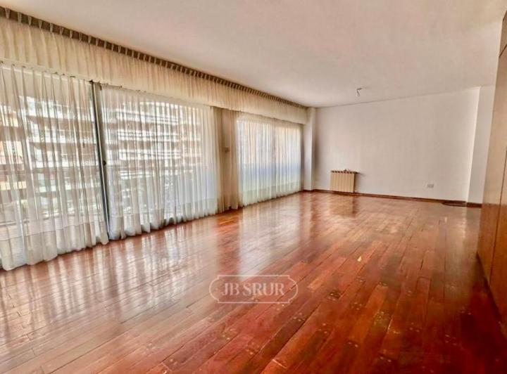 Departamento · 245m² · 8 Ambientes · 1 Cochera