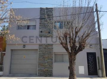 Oficina comercial · 150m² · 4 Ambientes · 3 Cocheras · Venta | Casa de 3 Dorm. con Jardín y Pileta | Apta Crédito