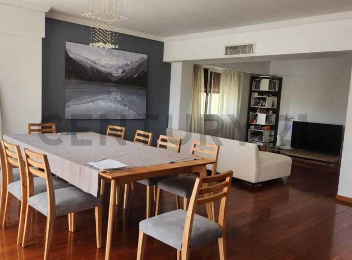 Departamento · 200m² · 5 Ambientes · 2 Cocheras