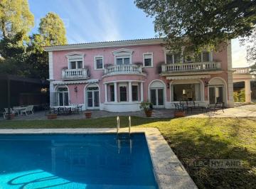 Casa · 372m² · 6 Ambientes · 2 Cocheras · Casa en Venta en Barrio Semicerrado en Acassuso, San Isidro