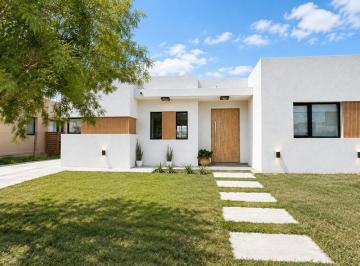 Casa · 141m² · 4 Ambientes · Casa en Venta en Santa Elisa, Pilar del Este, Pilar