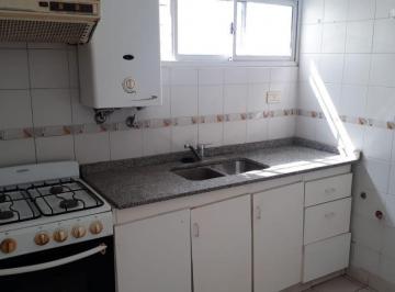 Casa · 87m² · 3 Ambientes · 1 Cochera · Royo Inmobiliaria Alquila Casa en Planta Baja con Patiecito y Cochera