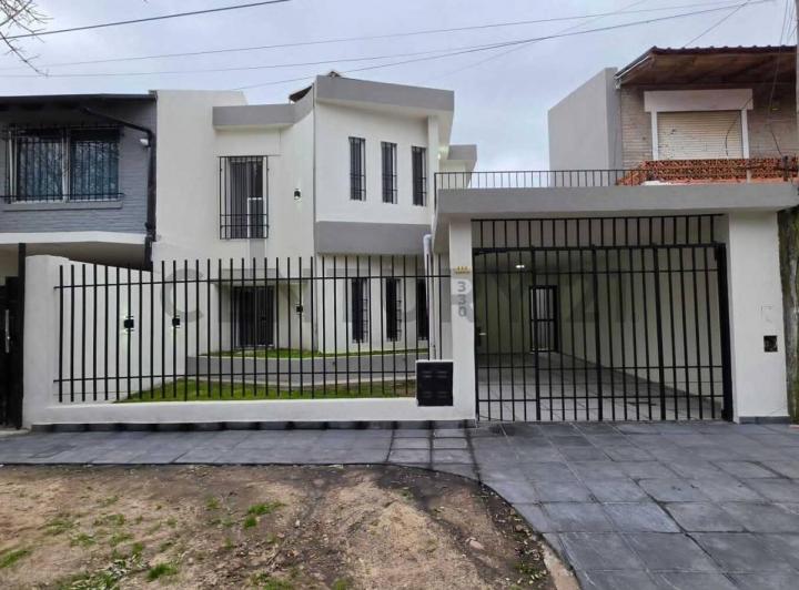 Casa · 192m² · 3 Ambientes · 2 Cocheras
