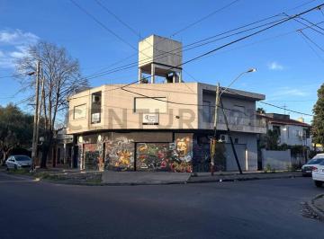 Oficina comercial · 202m² · 4 Ambientes · 1 Cochera · Venta Casa 4 Ambientes con Locales Abajo Castelar Sur