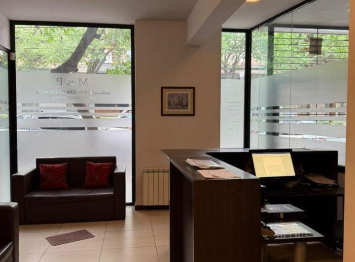 Oficina comercial · 130m² · 6 Ambientes · 2 Cocheras