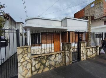 Casa de 4 ambientes, Almirante Brown · Casa en Alquiler – Excelente Ubicación en Burzaco