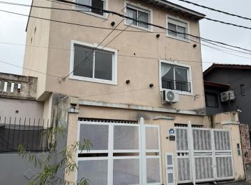 Casa · 165m² · 5 Ambientes · 1 Cochera · Casa Tipo Duplex en Alquiler en Villa Martelli