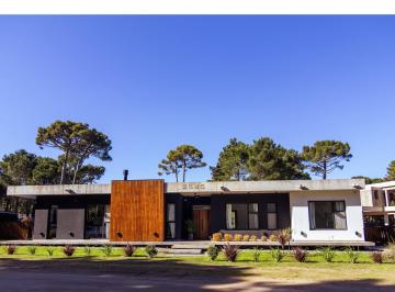 Casa · 181m² · 3 Dormitorios · 2 Cocheras · Pinamar - Casa Cul de Sac de Estribor