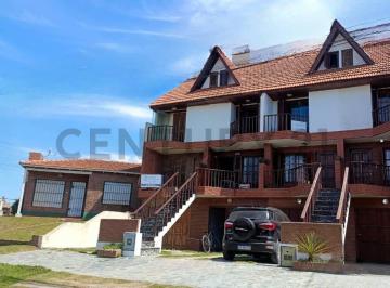 Casa · 134m² · 6 Ambientes · 2 Cocheras · Venta de Casa 5 Ambientes Frente con Cochera Quincho Parrilla en Costa Azul