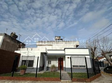 Casa de 4 ambientes, Quilmes · Venta Apta Crédito//casa de 4 Ambientes en Liniers y Viejo Bueno